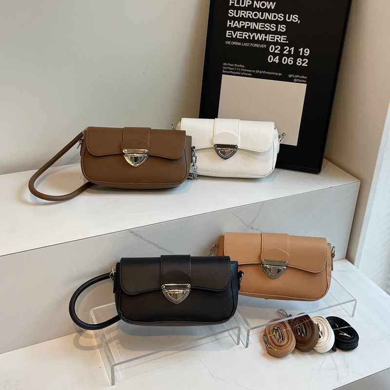 锁扣三角锁休闲2024纯色早秋设计新款古链条洋气腋下肩斜挎小方包