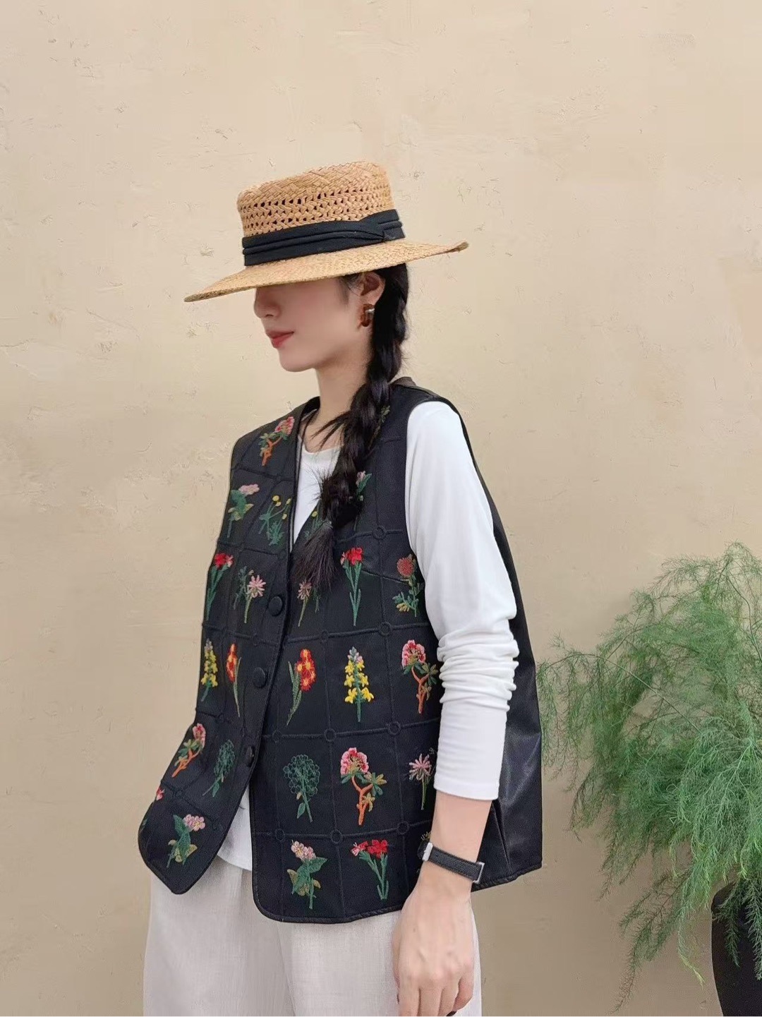 2025 otoño nueva mujer bordada estilo nacional chaleco de cuero retro V-collar cardigan chaqueta de estilo viejo vestido de moda de otoño