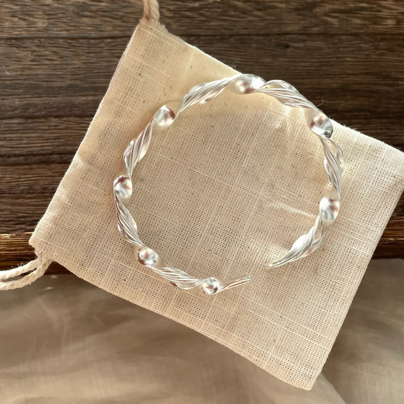 Silver Simple Design Bracelet for Women, Open Twist, Light Luxury, High-End, Everyday Versatile Gift for Girlfriend or Best Friend