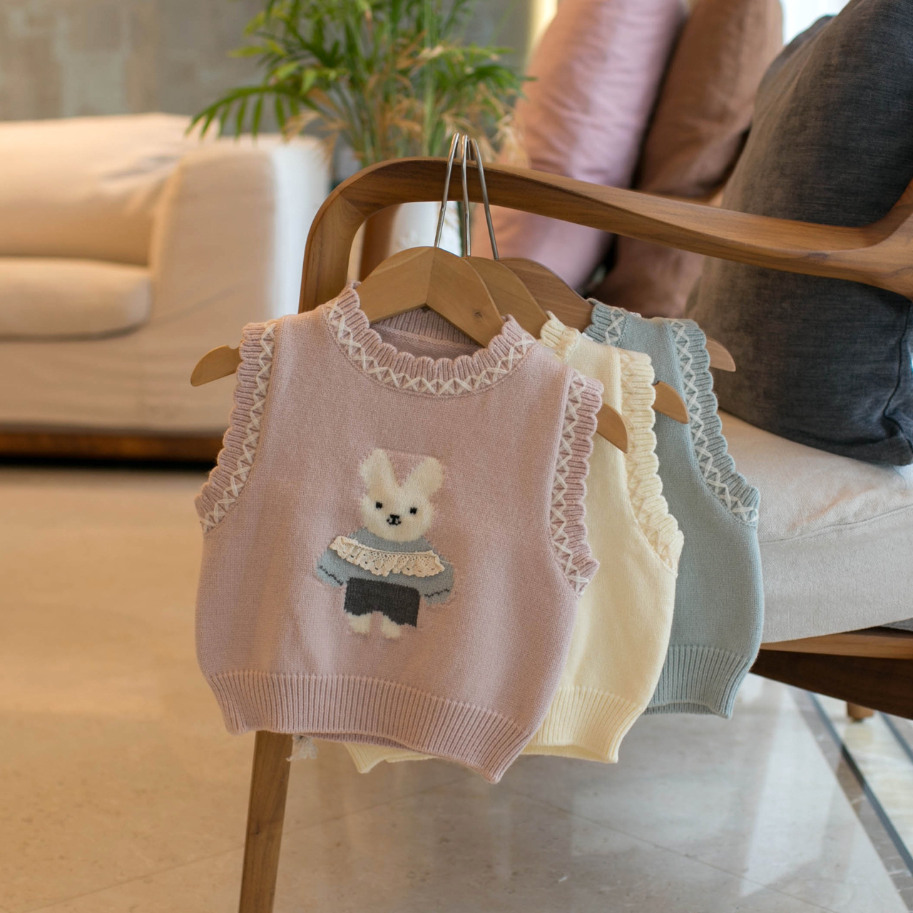 Dropshipping 2026 Autumn Collection Children's Sweater Girls' Round Neck Cute Bunny Vest M034