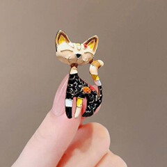 レトロな黒い子猫のブローチの高級感があります。