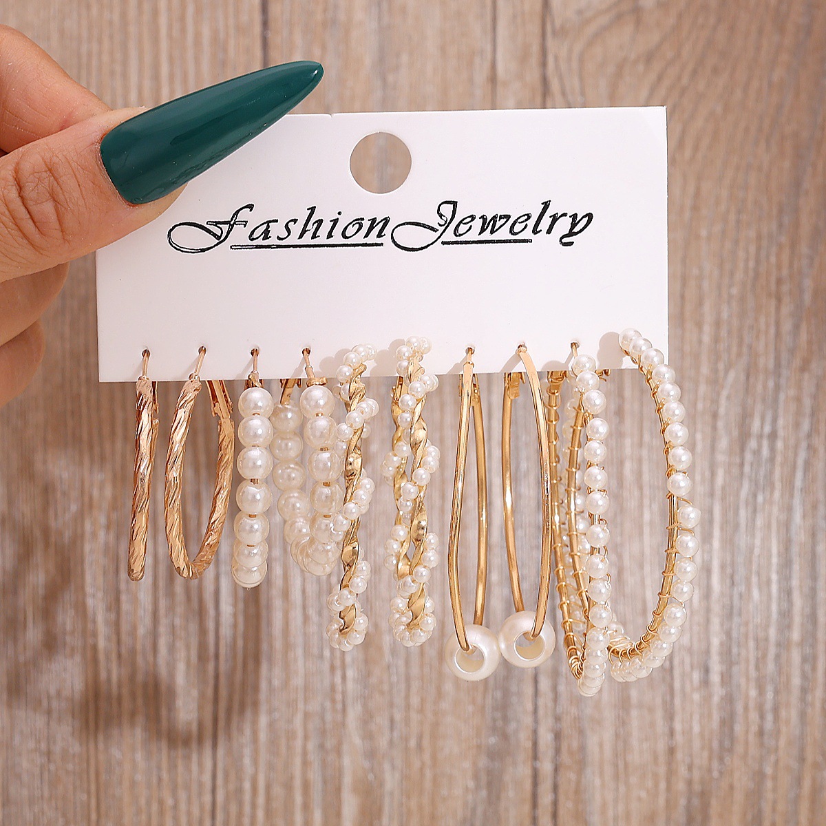 Light Luxury and High-End Feel Circle Earrings for Women, Super Versatile, Textured Glossy Metal Earrings, Niche Design Earrings