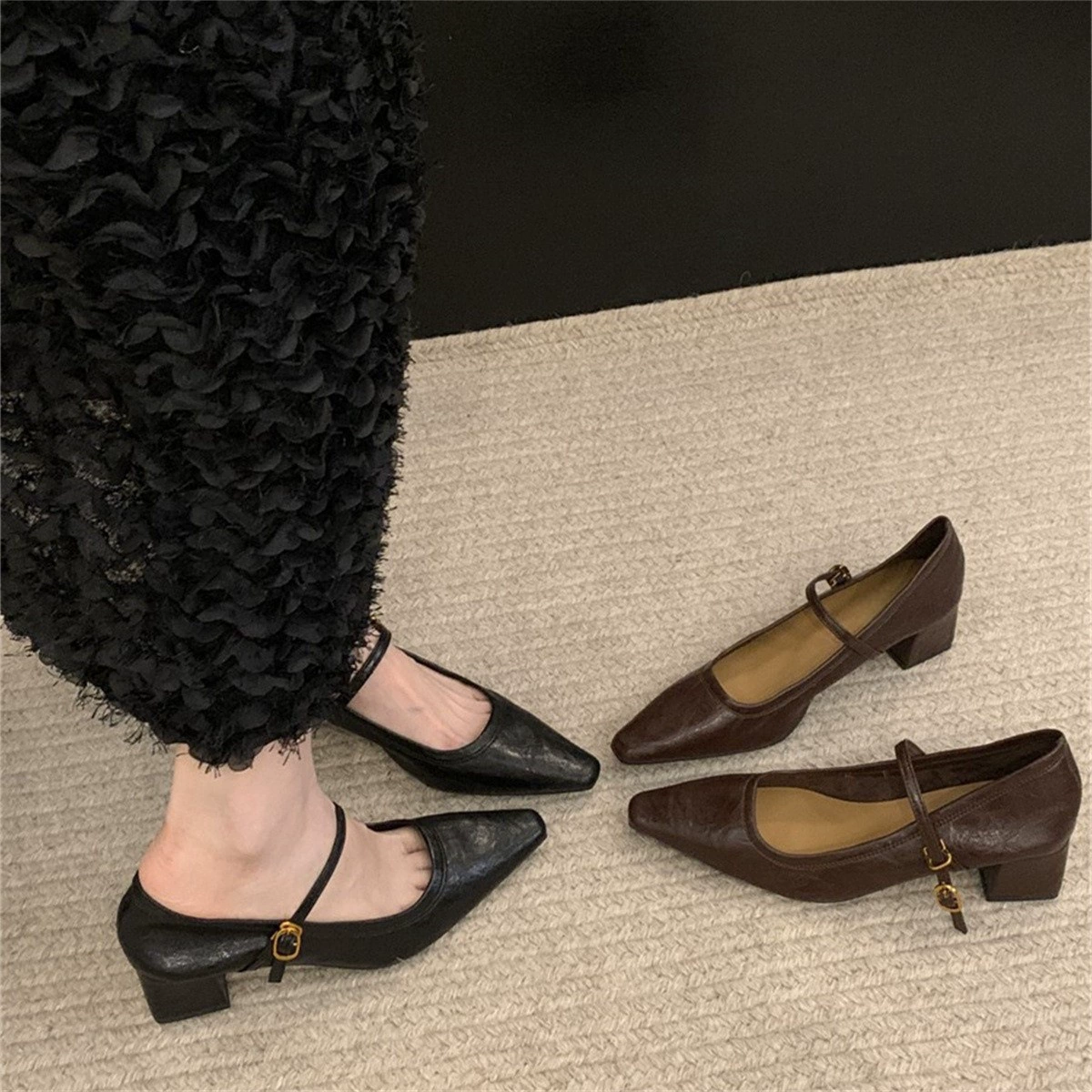 Туфли на высоком каблуке Mary Jin с заостренным неглубоким ртом весной 2024 новые толстые каблуки с юбкой темперамент одиночные туфли женские туфли