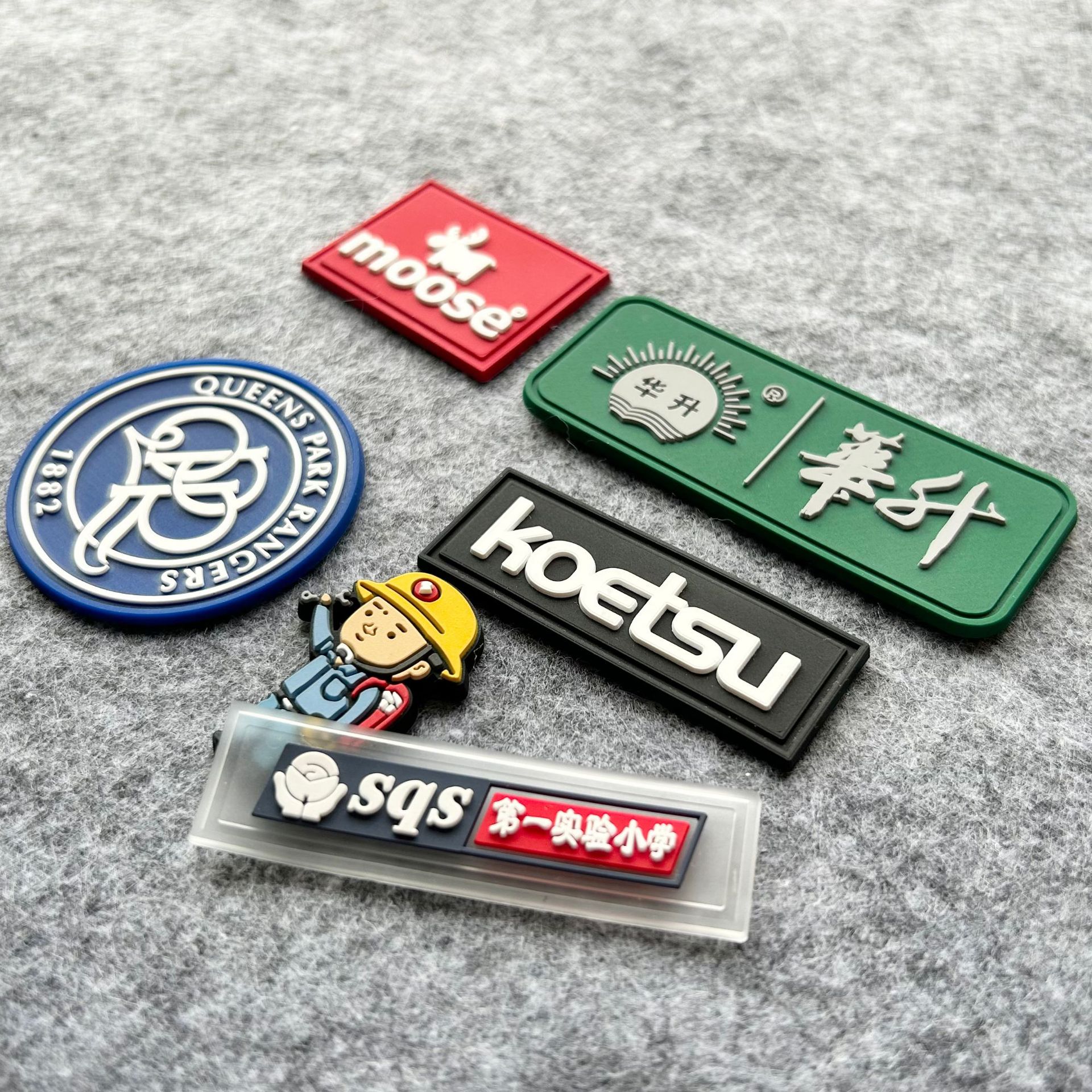 pvc滴塑标3d立体logo服装鞋帽宠物硅胶标定制塑胶标透明橡胶标定