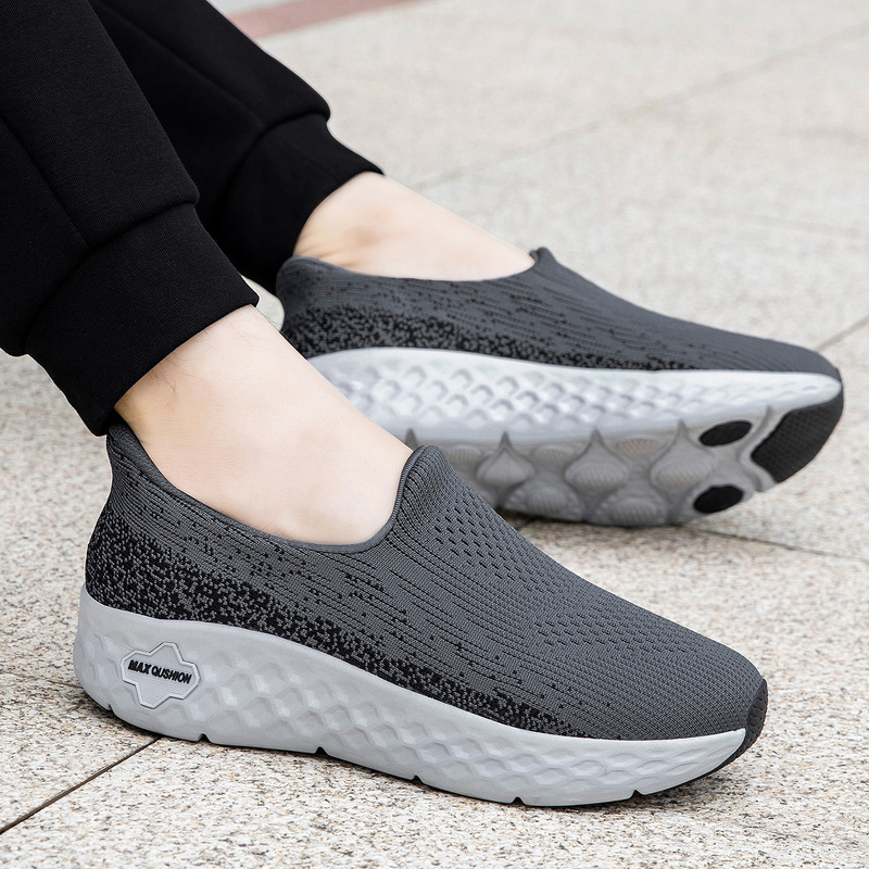 Zhang Jili men's spring and autumn new style slip-on shoes, designed for middle-aged and elderly men, featuring a non-slip sole, soft and durable construction, and suitable for walking