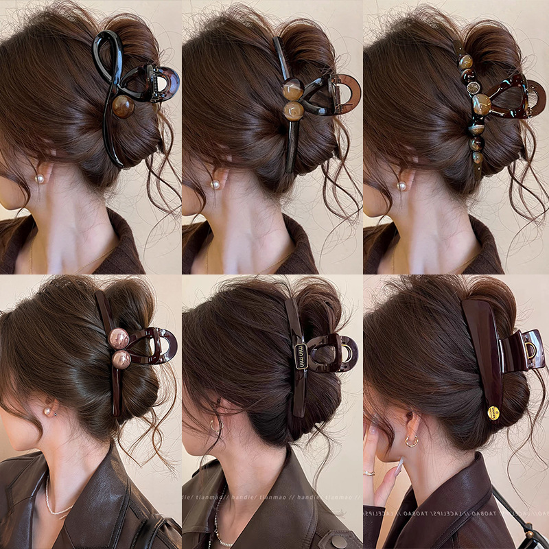 Clip de agarre de temperamento de alta calidad de lujo ligero para mujer 2025 nueva horquilla en la parte posterior de la cabeza con mucho volumen de cabello clip de tiburón tocado horquilla