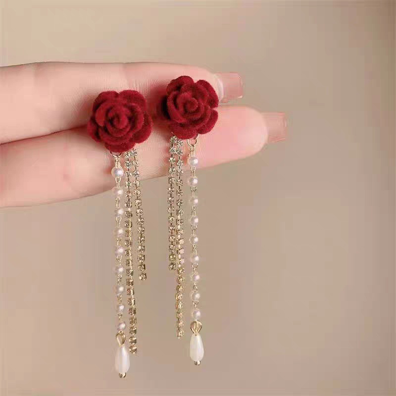 Elegant small design earrings pearl