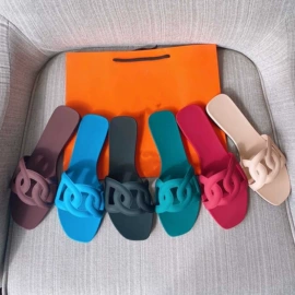 平底拖鞋;平底凉鞋;高跟凉鞋