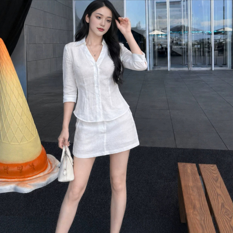 White polo collar waist-cinching mid-sleeve shirt for women, summer high-waisted bodycon skirt, short skirt, old money style two-piece set White polo collar waist-cinching mid-sleeve shirt for women, summer high-waisted bodycon skirt, short skirt, old money style two-piece set