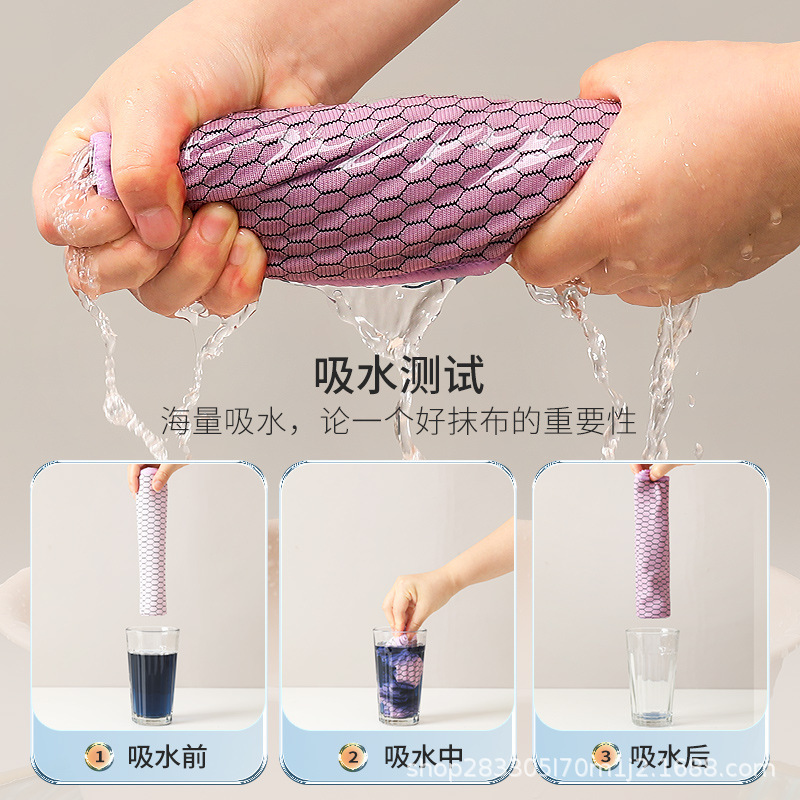 魚鱗型の布地をアップグレード。吸水性が高く、糸くずが出ず、水跡が残らない。ガラスや鏡の掃除に特化した布地です。|undefined