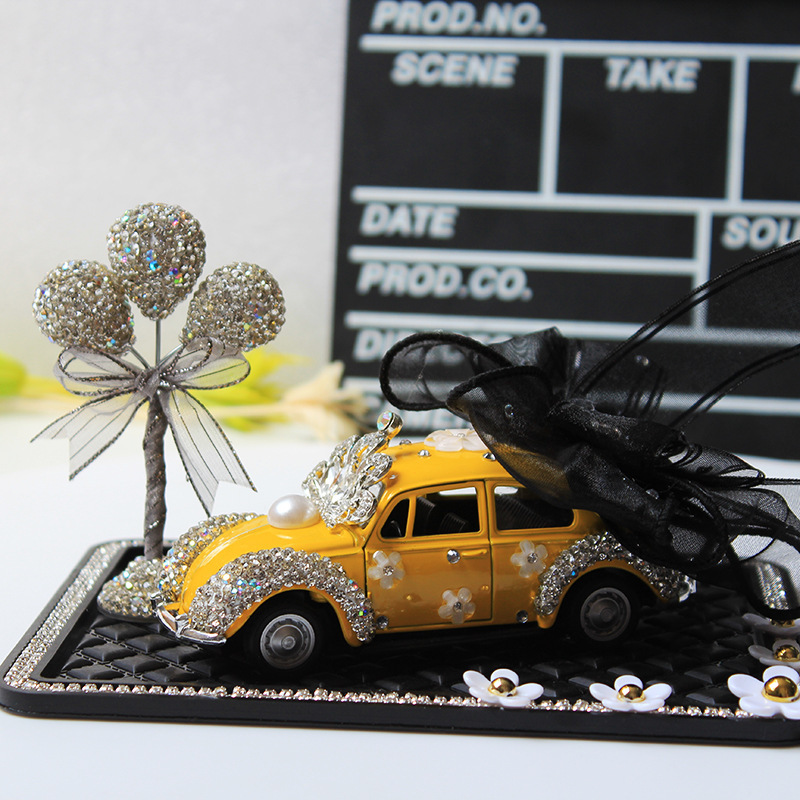 Modelo de coche, modelo de coche de arco creativo y colorido, adornos de diamantes, accesorios de interior de coche, decoración de tapete antideslizante de margarita pequeña