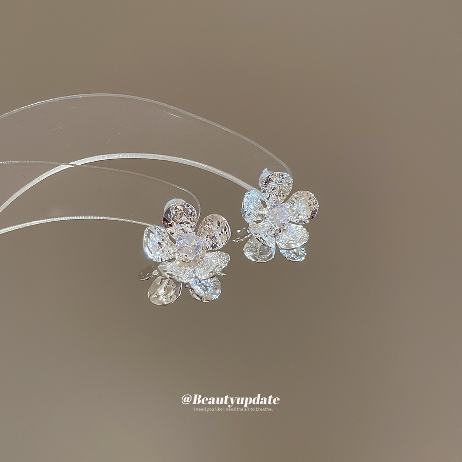 Pendientes de flor de circonita con aguja de plata Pendientes de temperamento de personalidad exquisita retro Pendientes de lujo ligero de alta gama Diseño de nicho