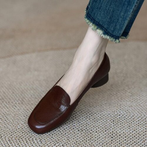 Loafers soft sole mother middle-aged work shoes leather casual 2025 spring new kidney bean women's shoes shallow mouth single shoes