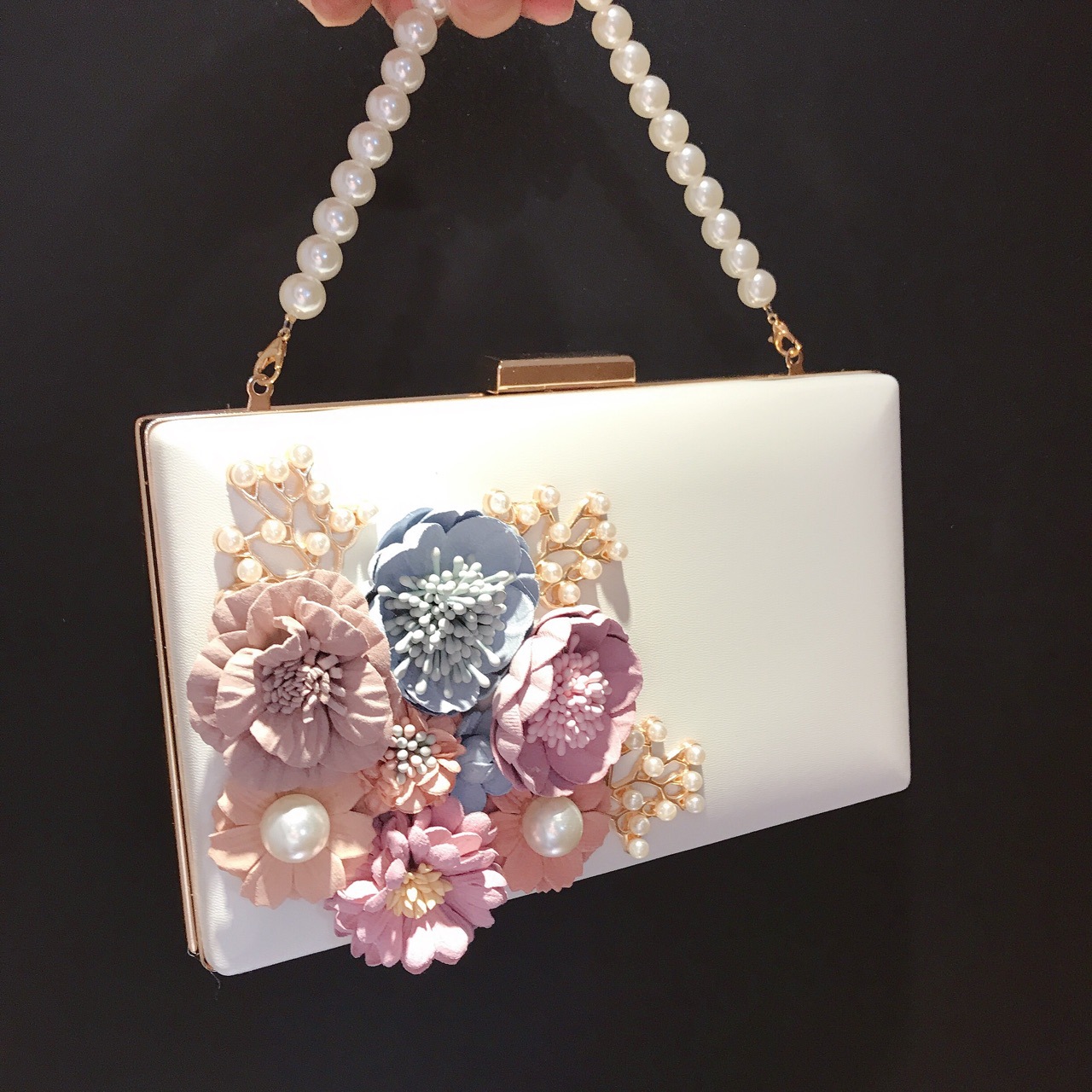 Túi clutch dạ hội hộp vuông dẹt pu trắng đính hoa ngọc trai — Màu trắng chi tiết 4