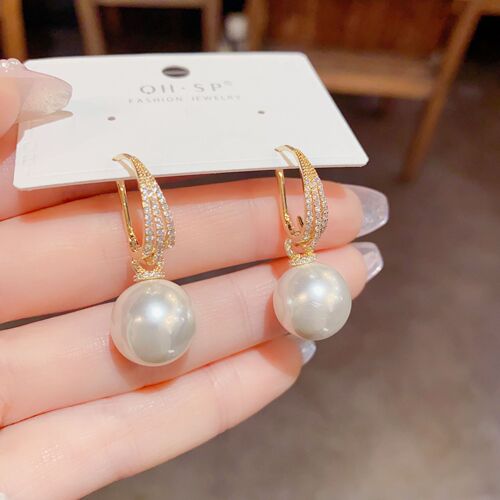 Korean Ultra-Brilliant Pearl Clip-on Earrings,  New Trendy Niche Design Fashion Style Earrings for Women
