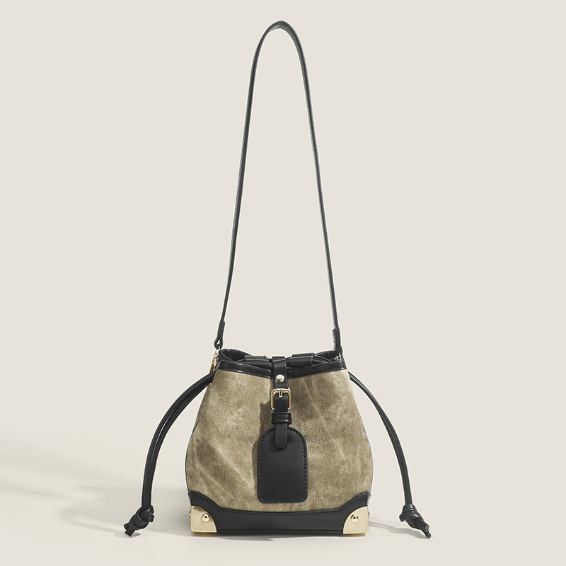 Recommended by internet celebrities for autumn and winter high-capacity commuting shoulder bags, contrasting colors, INS_voghion.com