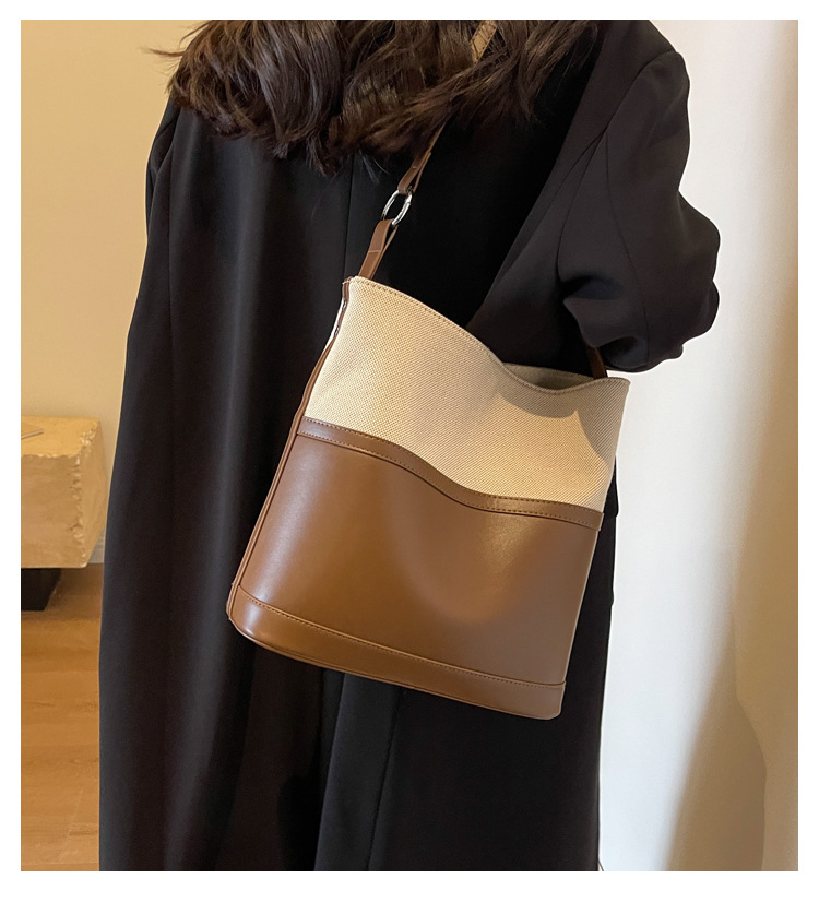 Damen Umhängetasche Mit Kontrastnähten Und Viel Stauraum Eimerform_voghion.com