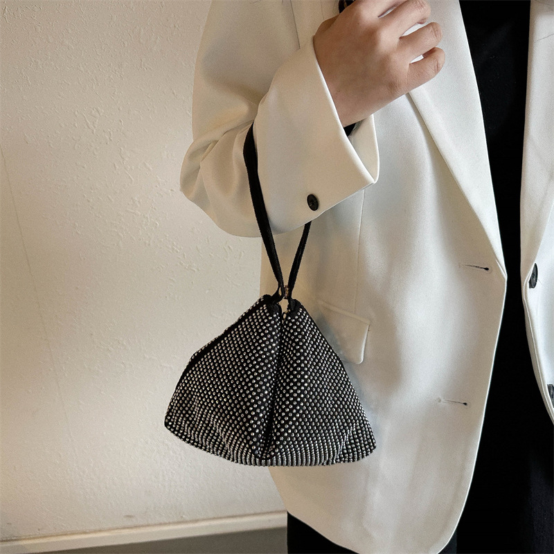 2024 nuevo bolso de cena de diamantes completos de diamantes calientes bolso de moda bolso de hombro con cremallera bolso de noche de color sólido de estilo occidental bolso de axila