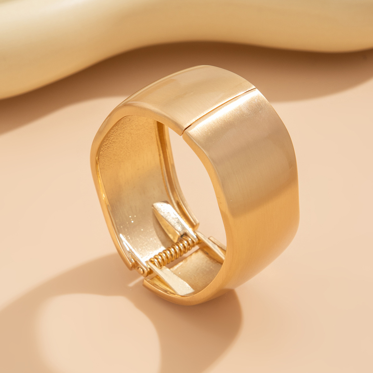 78g Weight Bangle Classification Alloy Chain Material 1 Piece Quantity Daily Occasion Alloy Material Irregular, Solid Color Pattern All Seasons Season Women's Gender Plating Design Simple Style Style Simple Style Irregular Solid Color Alloy Bangles Wholesale 15