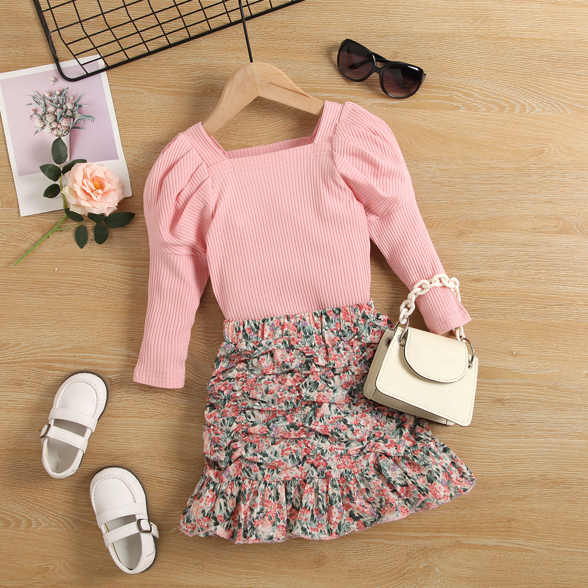 Kinderkleidung, Mädchen langer quadratischer Kragen, Puffärmel, Strickpullover mit Grubenstreifen, Rüschenrand, plissiertes Blumenmuster_voghion.com