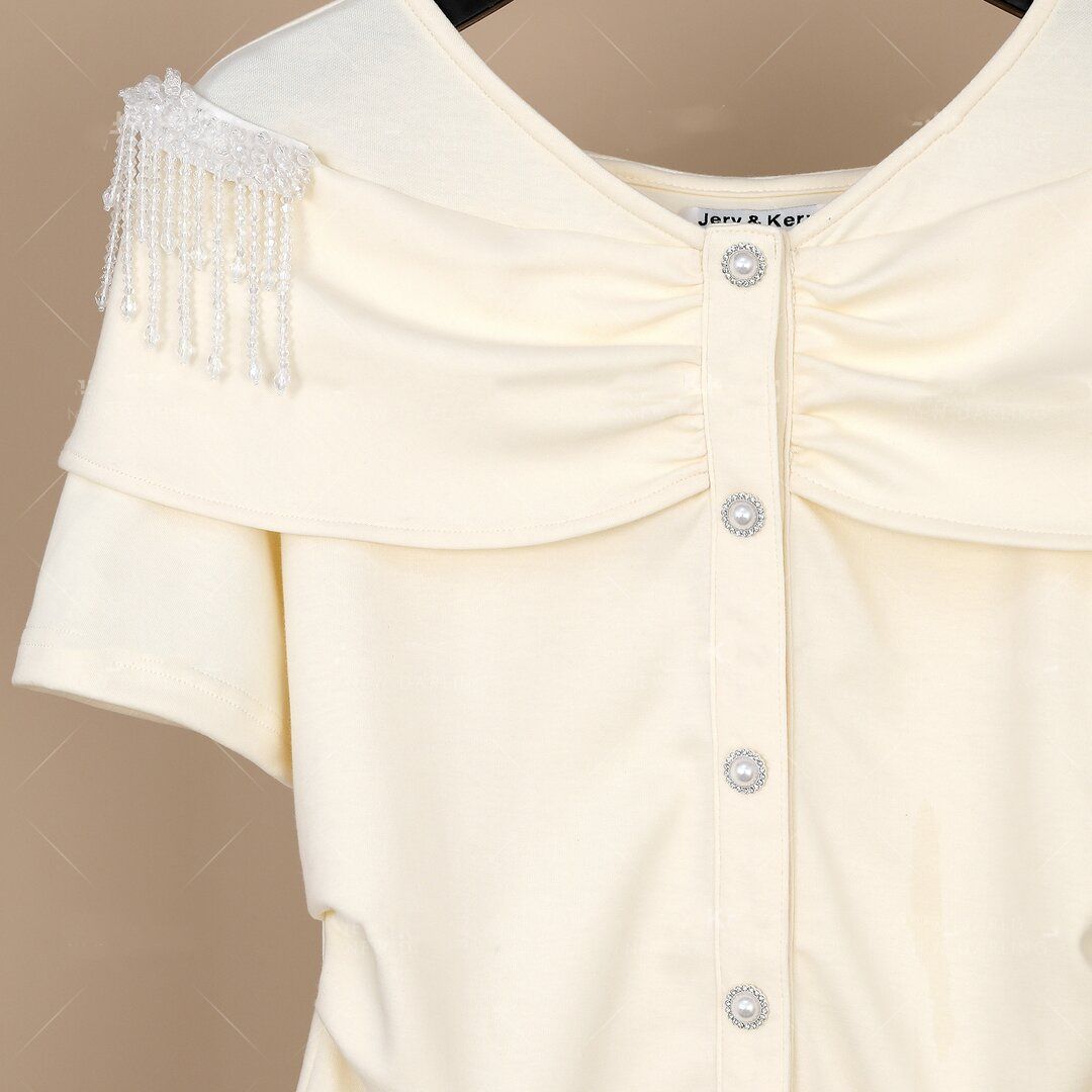 Design solid summer elegant T-shirt with bow