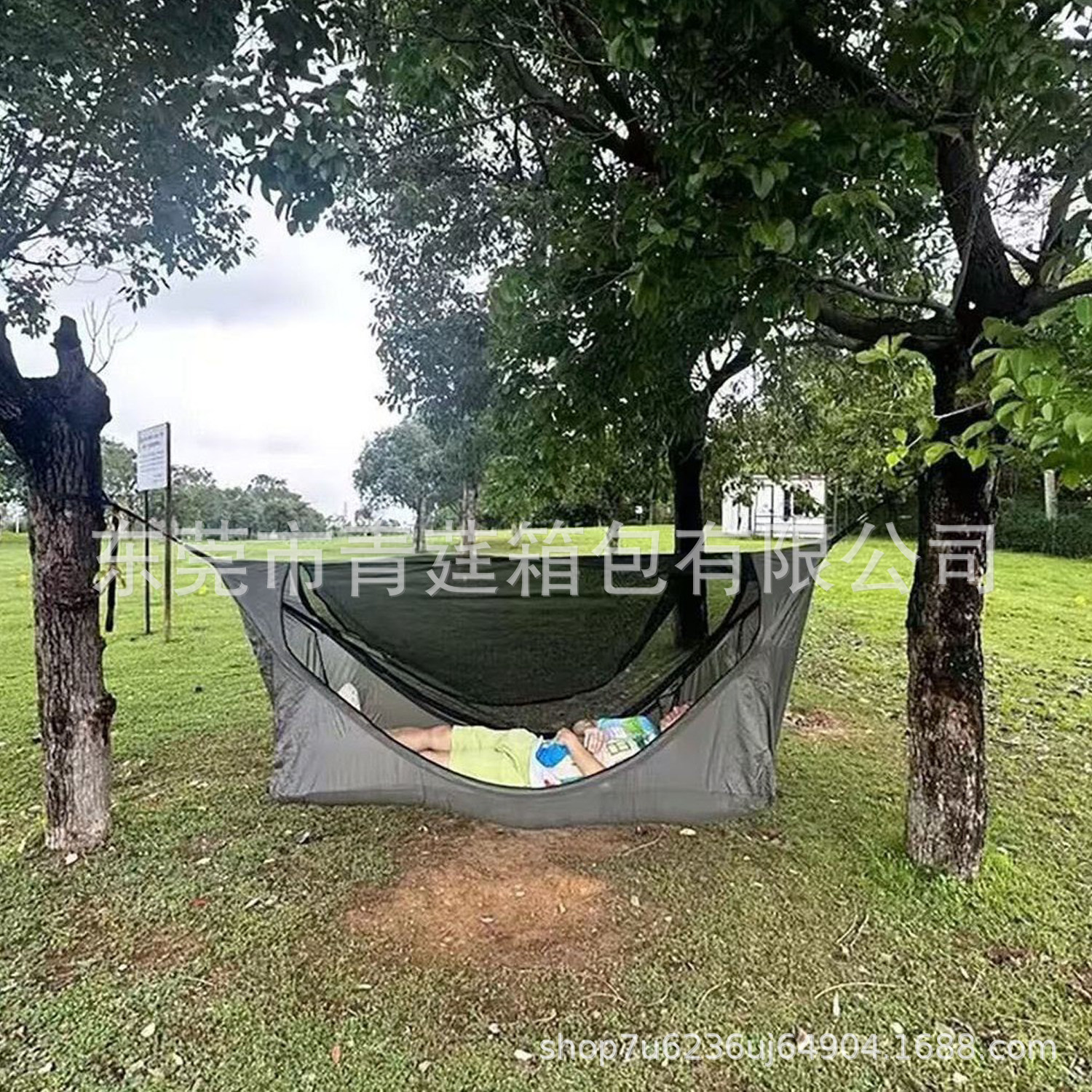 Customized outdoor flat-lay anti-tip hammock, waterproof and rainproof outdoor canopy hammock, mosquito-proof and breathable floating bed