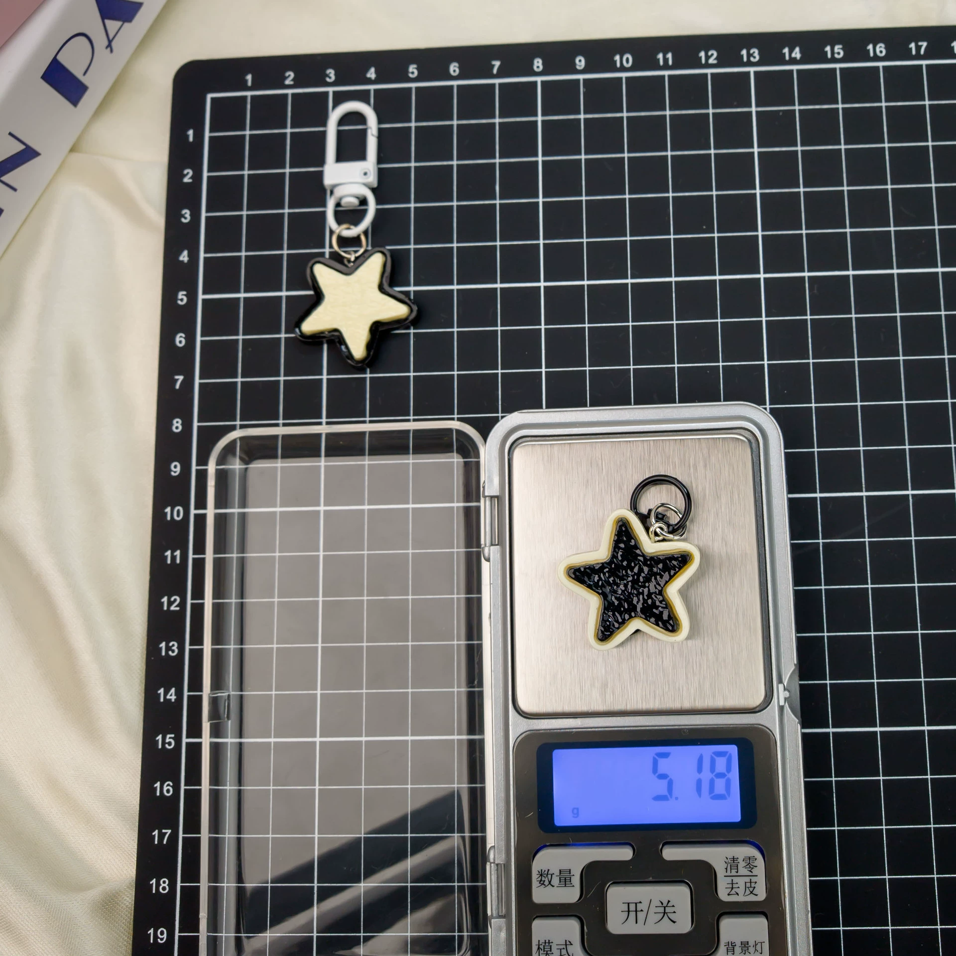 Cute keychain, retro pendant, backpack, bag accessory, J10, 2 carat