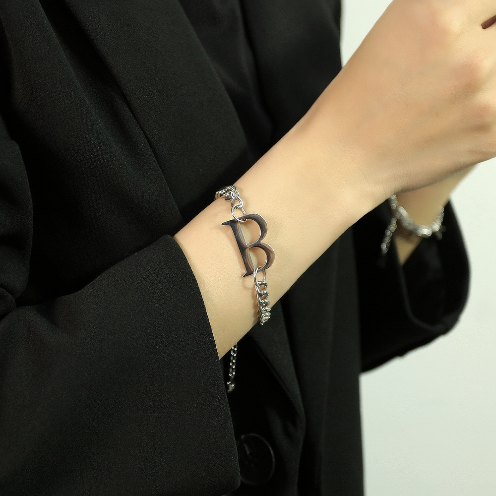 Corée B Lettre Bracelet En Acier Titane En Gros display picture 8