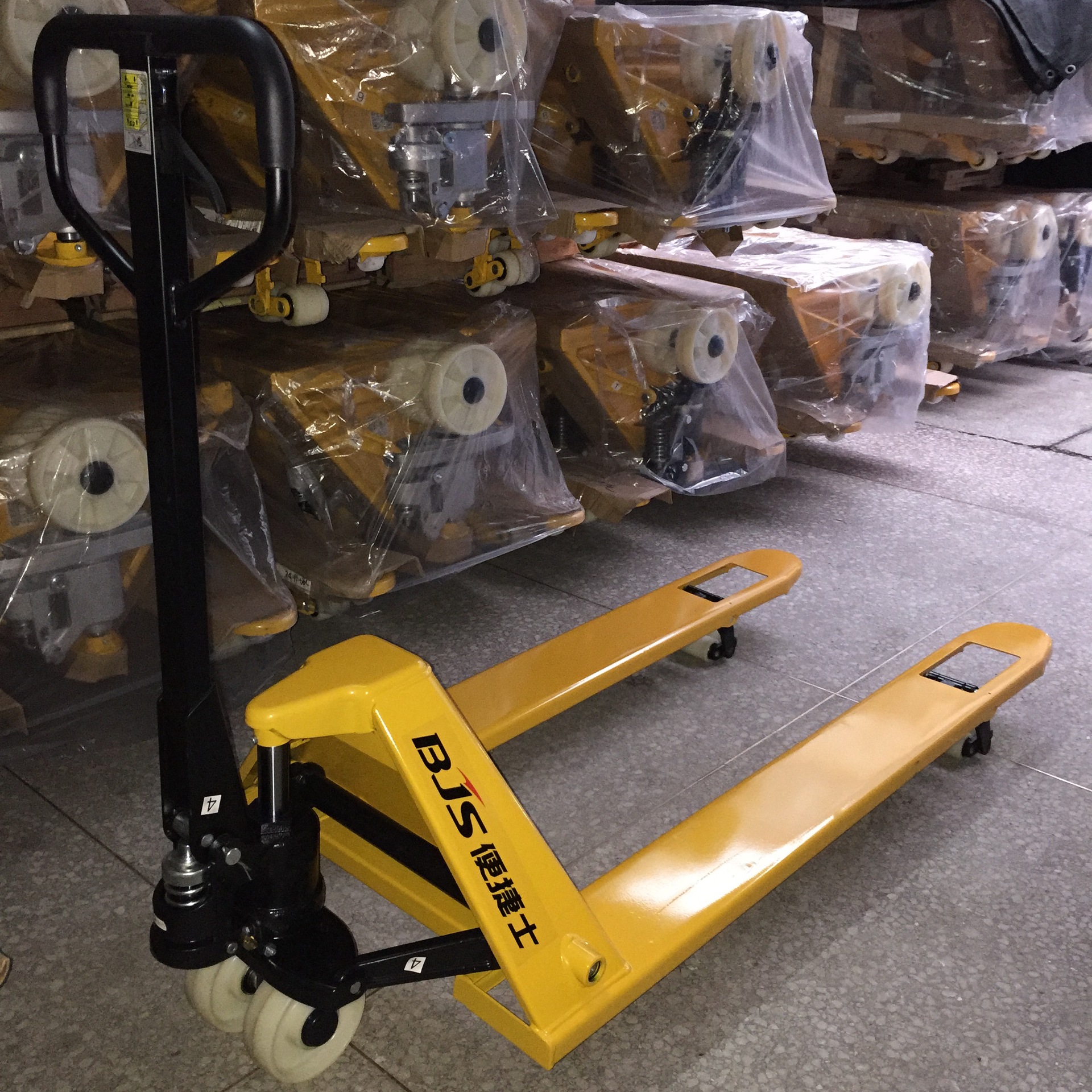 ��Ӧ¦�׳������ֶ����˳��ͷ����ֶ��泵�Ǳ�Һѹ���˳�