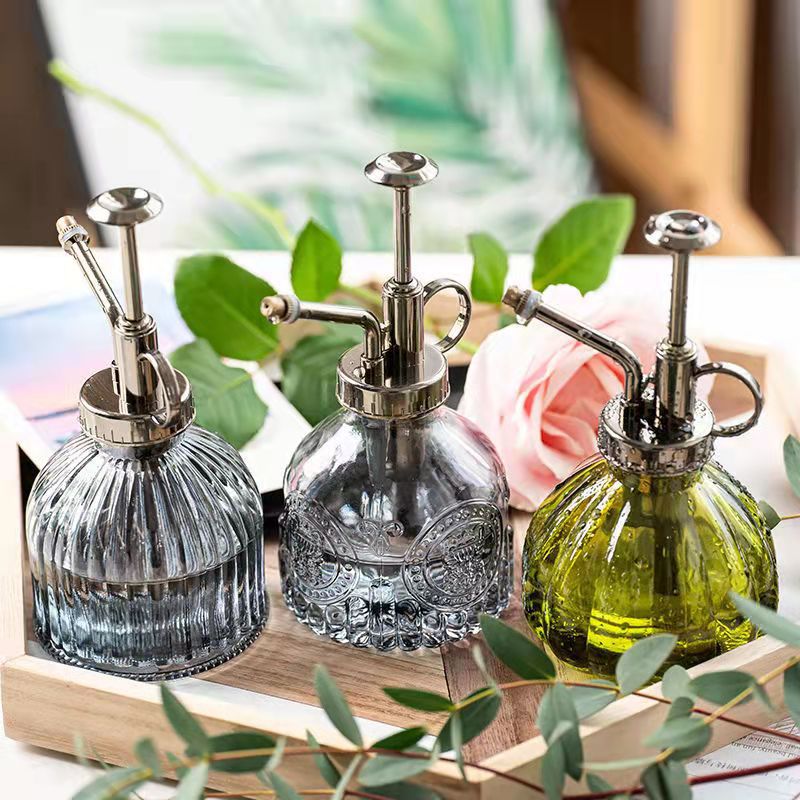 Customizado en relieve vintage vidrio botella de pulverización horticultura casera rociador pulverizador pequeño riego de presión jarro de agua de fresa
