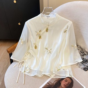 Actual Shot of 2025 New Summer Style Chinese Style Embroidered Tops with Elegant Stand-Up Collar and Buttoned Tea Shirts