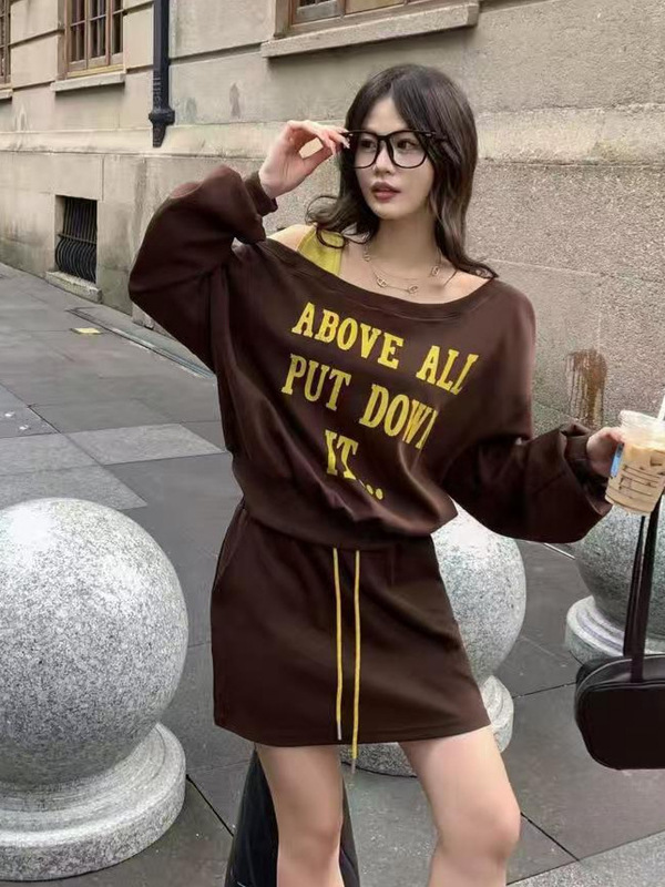 高级感气质炸街减龄套装女2025新款印花一字肩卫衣高腰短裙两件套|undefined