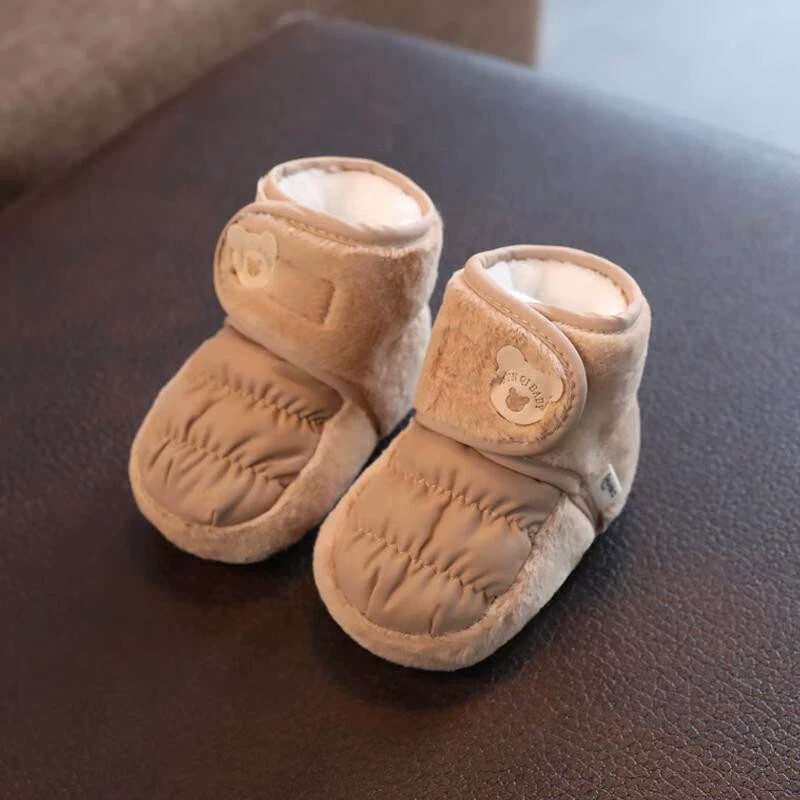 Зимняя утолщенная новорожденная детская обувь детская мягкая резиновая подошва для ходьбы, чтобы согреться 0-1 год противоскользящая и бархатная хлопчатобумажная обувь