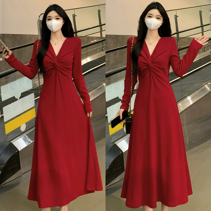 大码女2025春秋新款胖mm显瘦赫本风小黑裙法式v领打底针织连衣裙|undefined
