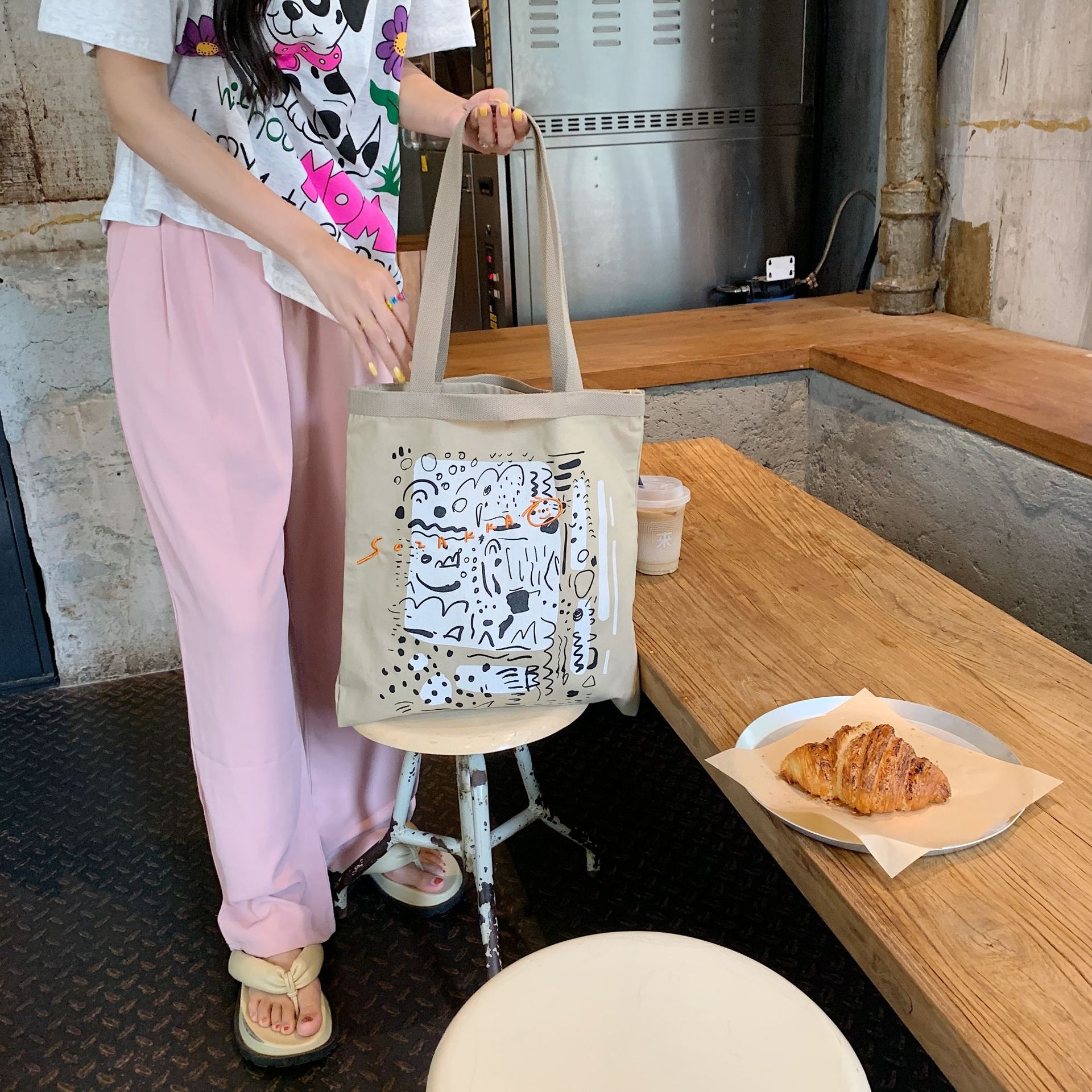 【 In Stock 】26102 letter graffiti printed canvas bag, large-capacity single-shoulder hand-carry shopping bag Tote from South Korea undefined