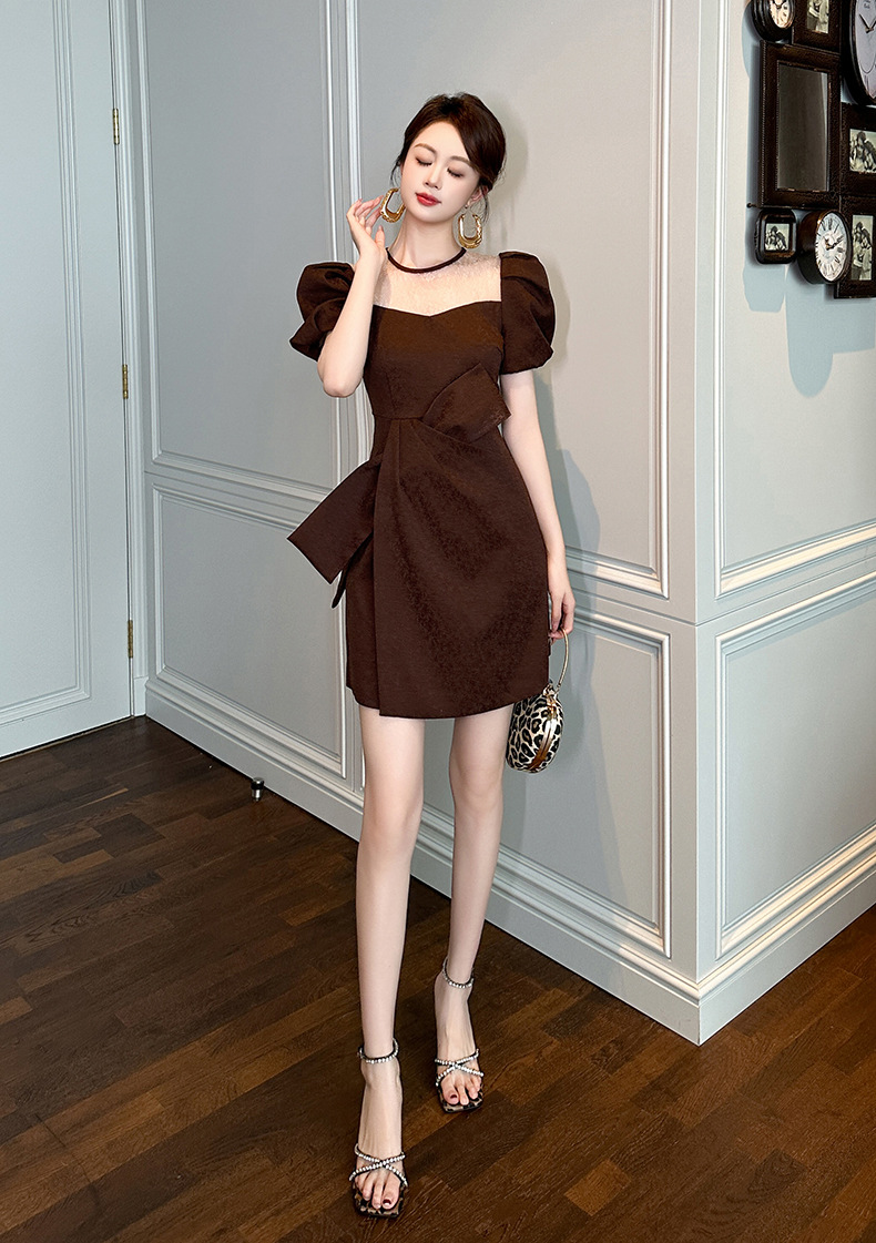 Đầm nữ kiểu Pháp cổ tròn tay phồng thắt nơ eo viền bèo — Màu Hạt Dẻ xào đường chi tiết 6