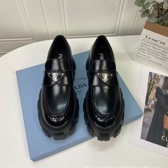 广州普P家新款三角扣徽标轮胎厚底乐福鞋百搭舒适网红爆款必备鞋