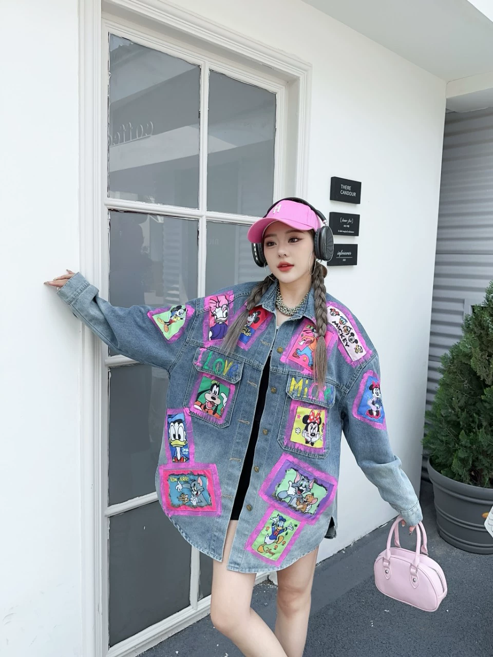 Европейские товары 2025 осень новая граффити буква мультяшная этикетка свободная джинсовая куртка модная рубашка средней длины топ