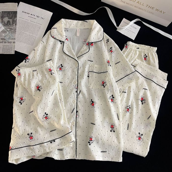 Venta al por mayor transfronteriza de tres piezas nube de algodón solapa cárdigan de dibujos animados pantalones de manga corta pantalones cortos ropa a domicilio traje de pijama de mujer