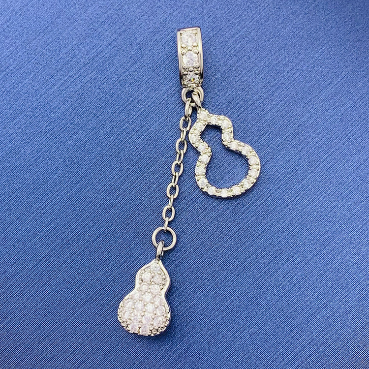 百種類のペンダントは心のままにファッションの経典を配合します。カップルの美しいペンダントは親友のアクセサリーを送ります。