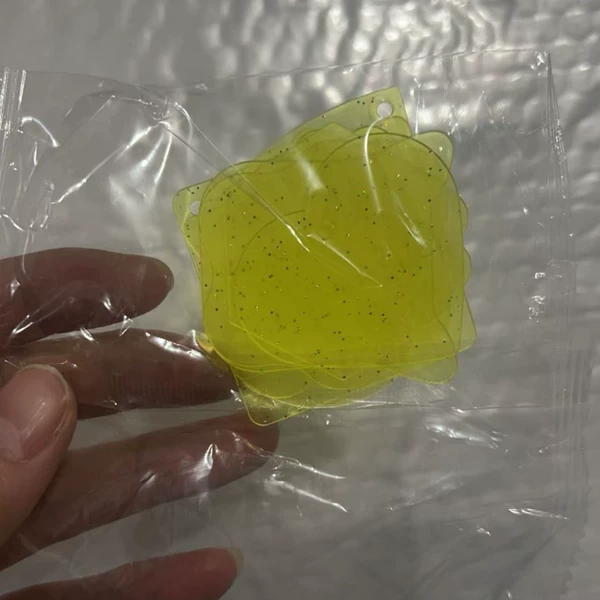 Yellow dispersed powder chuck (1 random piece without bead chain)