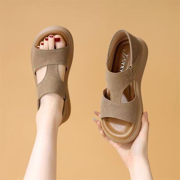 Fashionable sandals platform