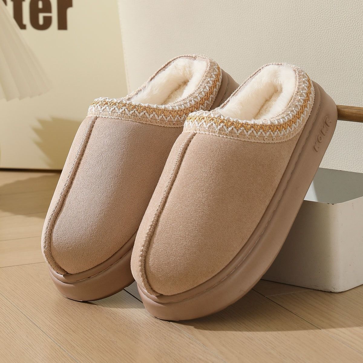Zapatillas de peluche nuevas zapatillas de algodón de invierno anti-deslizante de invierno para mujeres y hombres. image 9