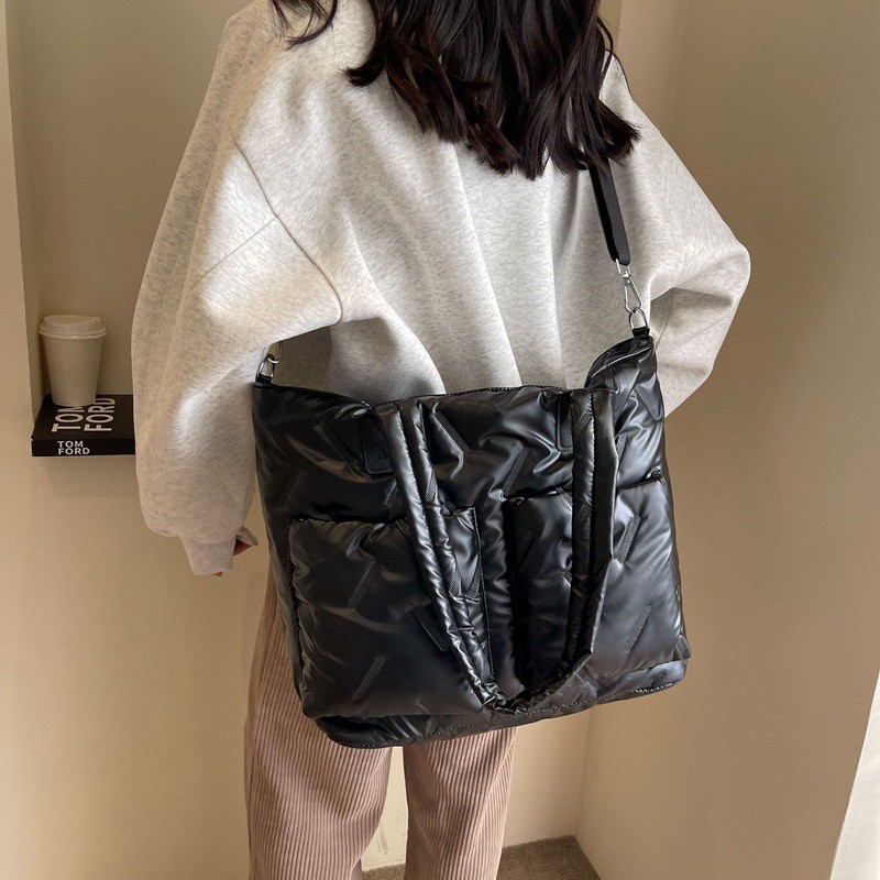 Bolsos para mujer 2024 nueva moda simple bolso de hombro casual de cercanías de gran capacidad diagonal bolso de mujer al por mayor