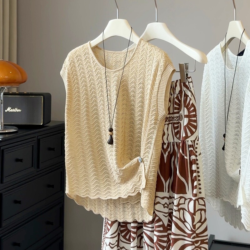 Thin Corrugated Hollow-Out Sleeveless Knit Top for Women, 2026 Summer New Design, Buttoned, Versatile, Waist-Cinching, Round-Neck Top Thin Corrugated Hollow-Out Sleeveless Knit Top for Women, 2026 Summer New Design, Buttoned, Versatile, Waist-Cinching, Round-Neck Top