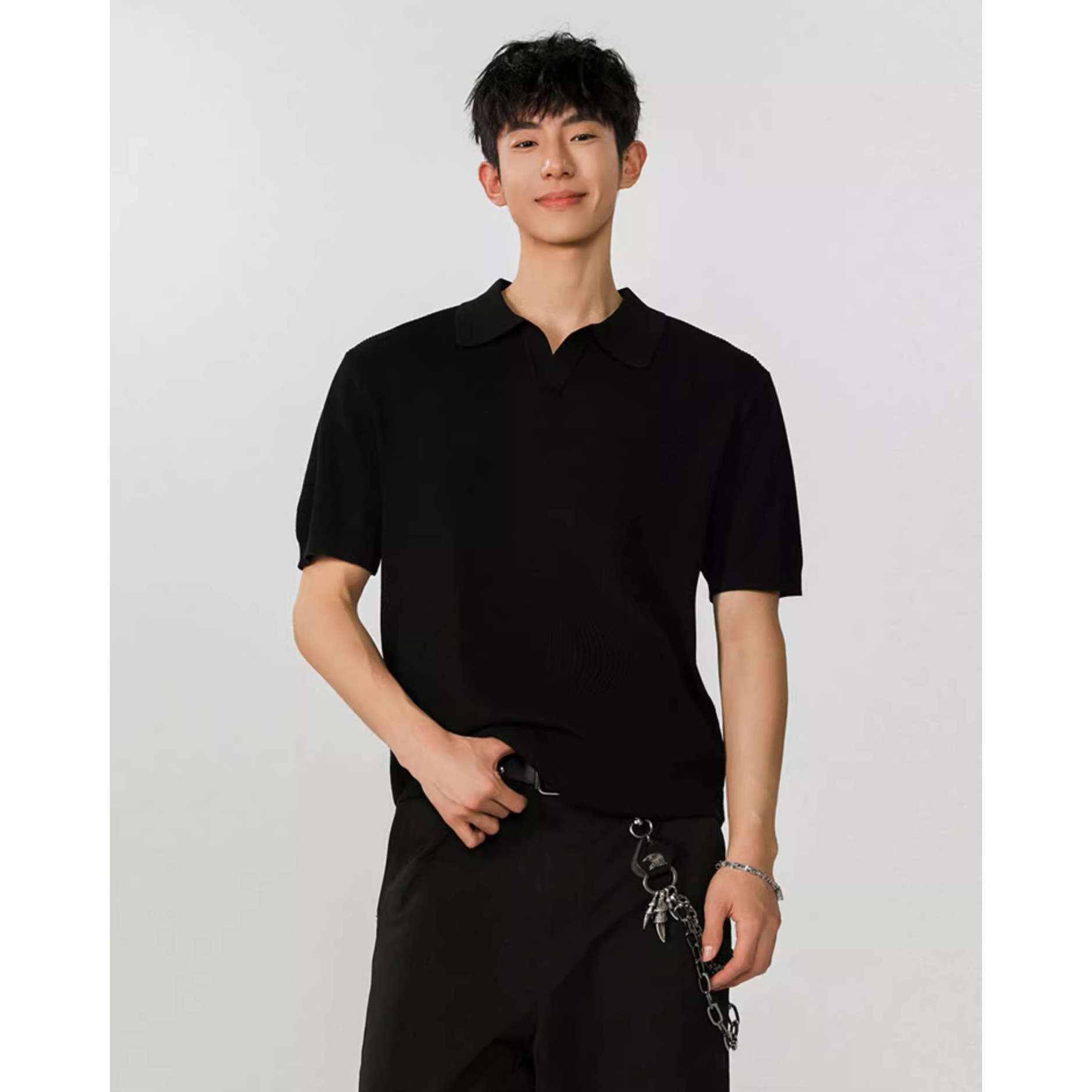 Verano nuevo suéter de punto de seda de hielo de manga corta para hombres camisa POLO delgada de negocios con cuello en V camiseta de moda comercio exterior al por mayor transfronterizo