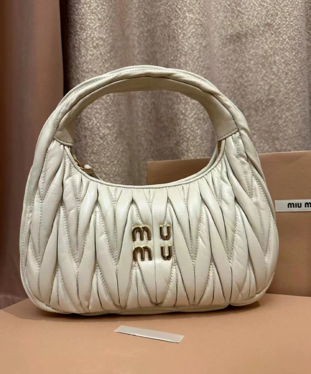 El mismo bolso de nubes plisadas de la casa de miu, la moda lingge embroidery Wire dumplings, bolso de mano, bolso de hombro único, bolso de Hobe transfronterizo