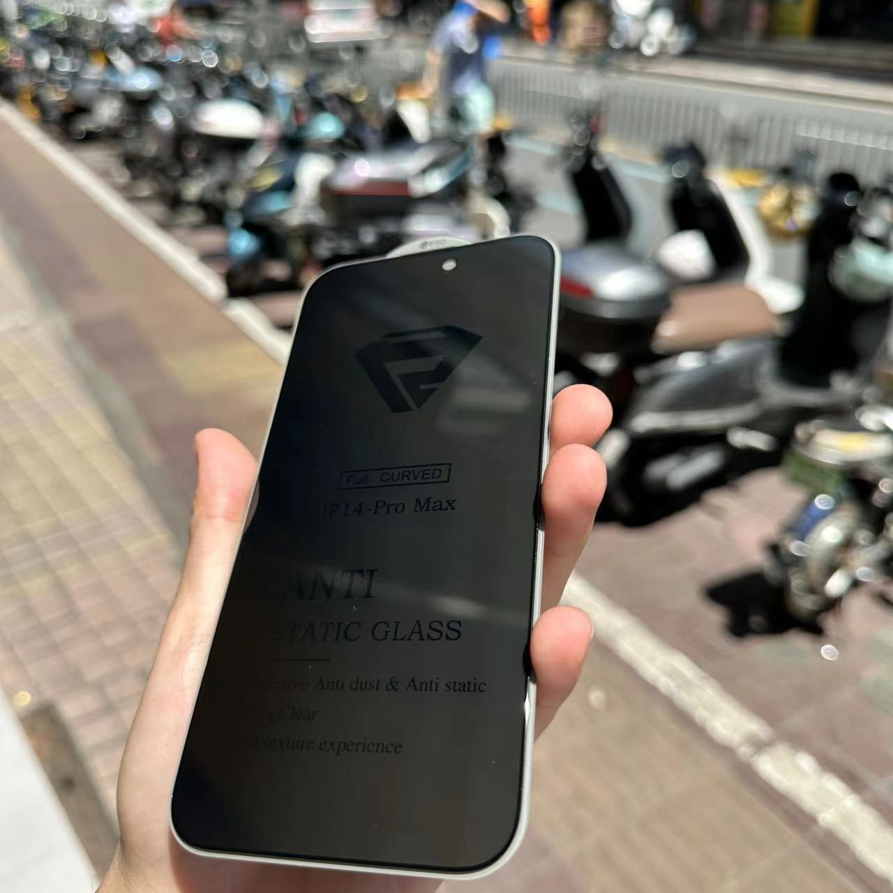 Adecuado para iphone15 pantalla de seda esmerilado alta presión borde transparente 35giPhone15Pro tres película templado fuerte pegatina protectora