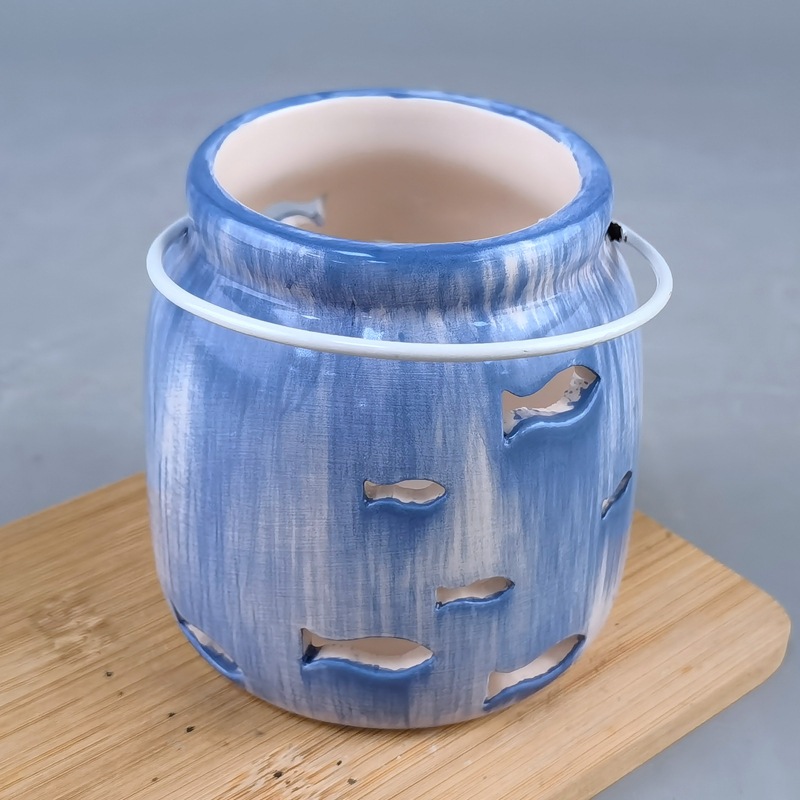 Lámpara de viento hueca de lunares de cerámica cuidadosamente seleccionada Lámpara de pony LED de cerámica translúcida transfronteriza con mango de hierro