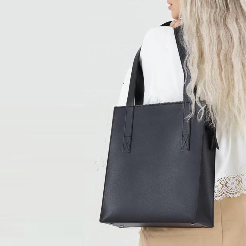 Women's Medium PVC Solid Color Streetwear Square Zipper Tote Bag display picture 4